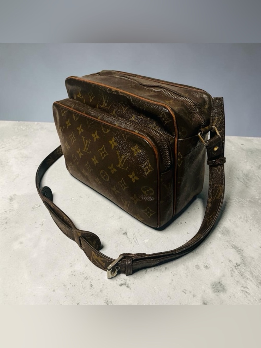 Louis Vuitton Nile Vintage Shoulder Bag - Picture 2 of 16